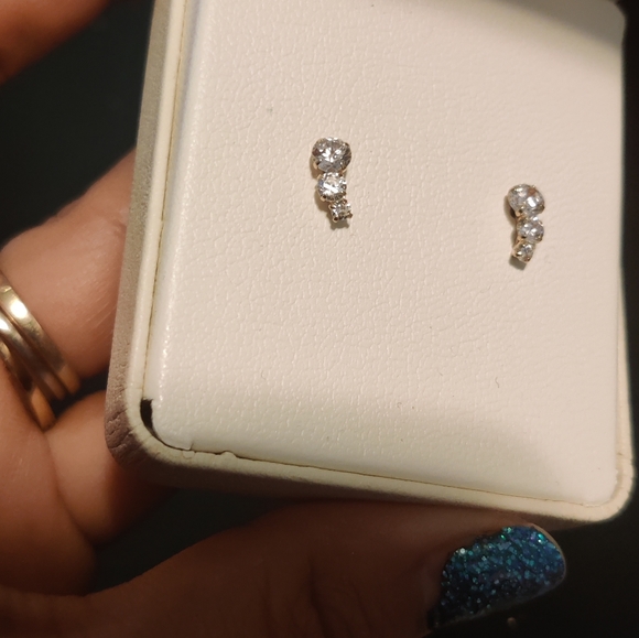 14K Yellow Gold Triple Cubic zirconia stones - Picture 7 of 8